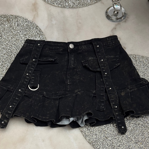 Anwnd Dresses & Skirts - Black grunge skort small